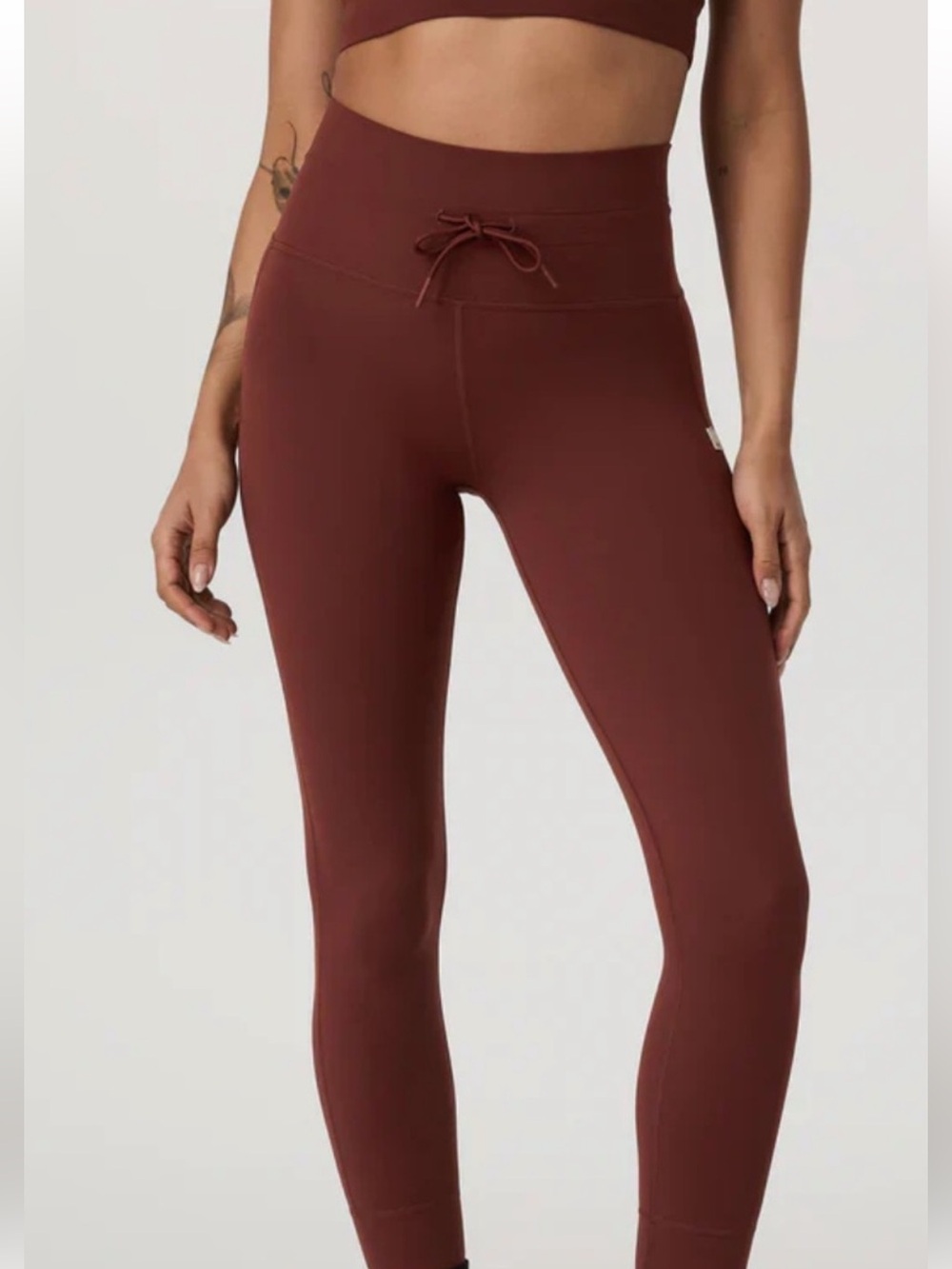 Vuori High-Rise Daily Pocket Leggings in Chestnut